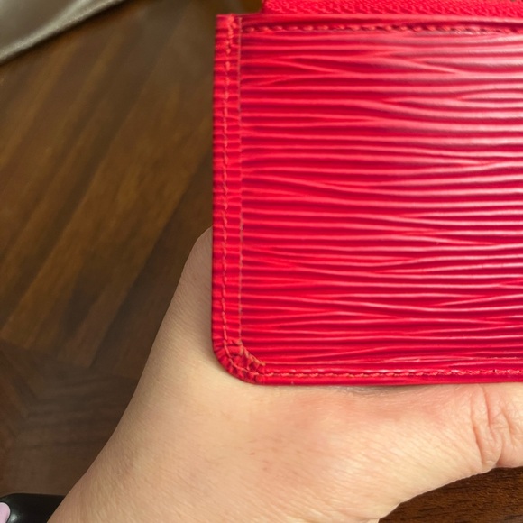 LV EPI Key Pouch 💯 Authentic - Picture 12 of 14